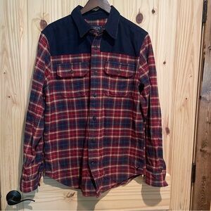 American Eagle Outfitters Red and Black Plaid Casual Button Down Shirt